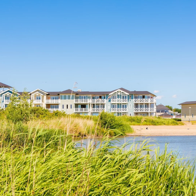 Gerenoveerde hotelkamer direct aan het strand in Zuid-Holland